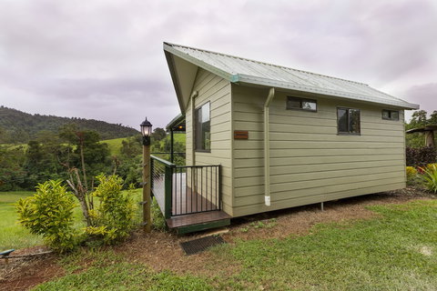Mena Creek Flower House - Accommodation Redcliffe 0