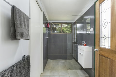 Mena Creek Flower House - Accommodation Redcliffe 6