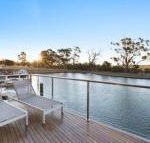 Gippsland Lakehouse a Canal frontage - Accommodation Redcliffe
