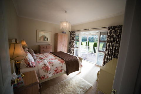 Park Farm Retreat - Accommodation Redcliffe 3