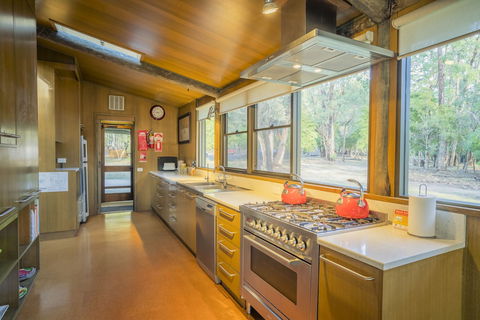 Myer House - Accommodation Redcliffe 3