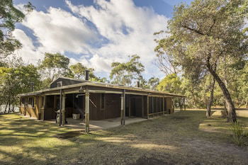 Myer House - Accommodation Redcliffe 1