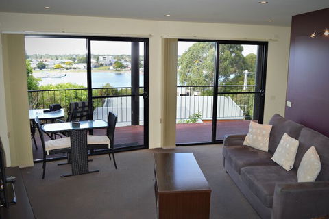 Ocean View Apartment 1 - Accommodation Redcliffe 2
