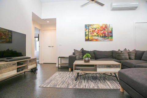 Decked Out At Bright - Accommodation Redcliffe 1