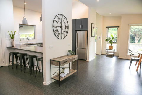 Decked Out At Bright - Accommodation Redcliffe 5