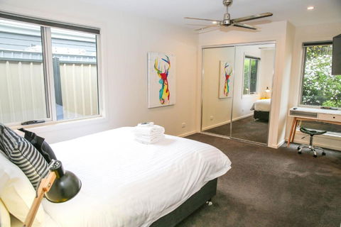 Decked Out At Bright - Accommodation Redcliffe 4