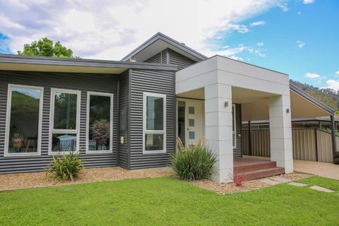 Decked Out At Bright - Accommodation Redcliffe 3