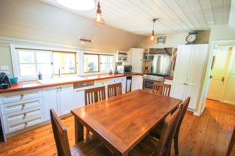 Mill Cottage - Accommodation Redcliffe 5