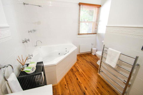 Mill Cottage - Accommodation Redcliffe 6