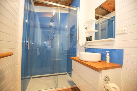The Cabin - Accommodation Redcliffe 3