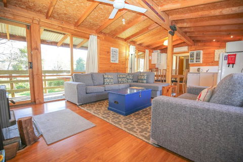 The Cabin - Accommodation Redcliffe 2