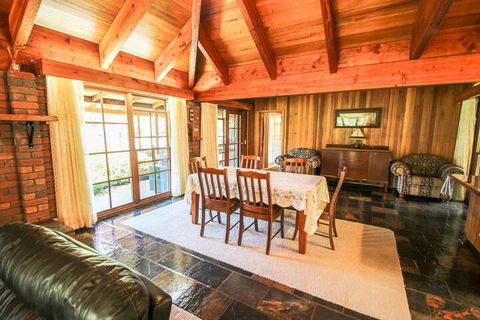 Wombat Hollow - Accommodation Redcliffe 4