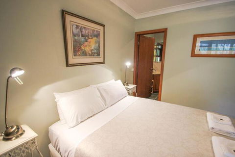Wombat Hollow - Accommodation Redcliffe 3