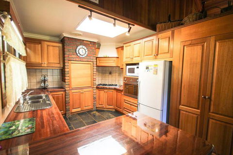Wombat Hollow - Accommodation Redcliffe 6