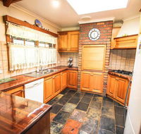 Wombat Hollow - Accommodation Redcliffe