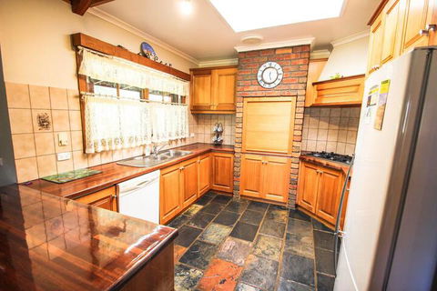 Wombat Hollow - Accommodation Redcliffe 0