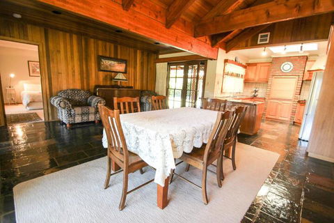 Wombat Hollow - Accommodation Redcliffe 1