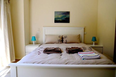Isle Of Serenity - Accommodation Redcliffe 1
