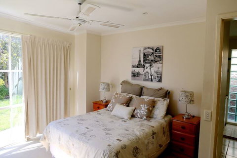Isle Of Serenity - Accommodation Redcliffe 4