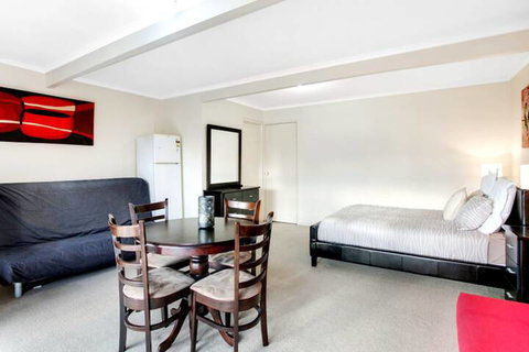 Isle Of Serenity - Accommodation Redcliffe 3