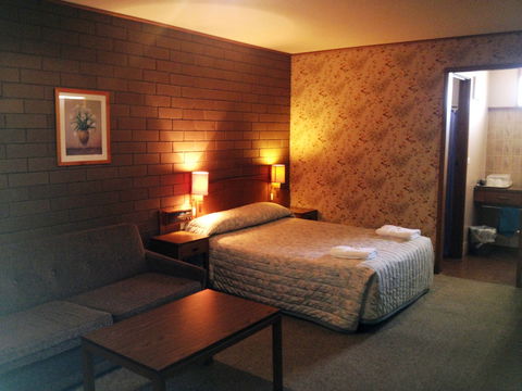 Century Motor Inn - Accommodation Redcliffe 2