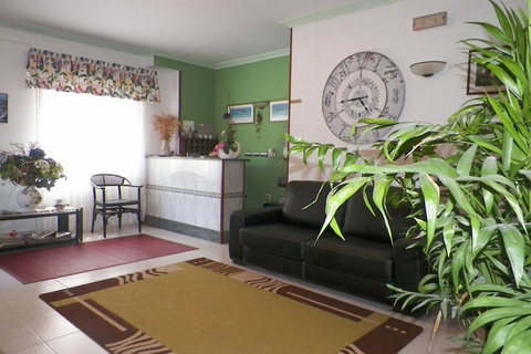 Boutique Stays Hidden Sanctuary - Accommodation Redcliffe 2