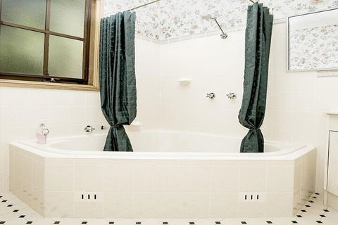 Kalimna Spa Room - Accommodation Redcliffe 2