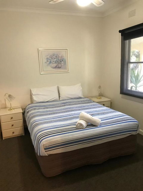 Echuca Holiday Units - Accommodation Redcliffe 3