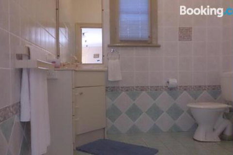 Boutique Motel Sefton House - Accommodation Redcliffe 5