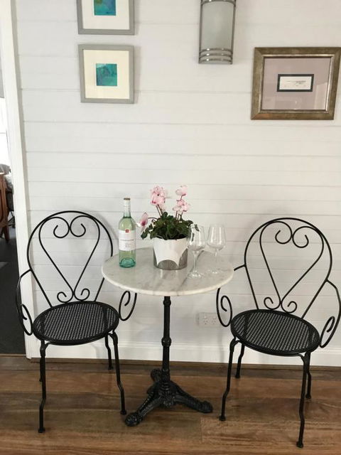 Drayshed Cottage - Accommodation Redcliffe 3