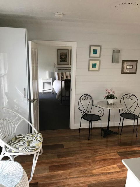 Drayshed Cottage - Accommodation Redcliffe 1