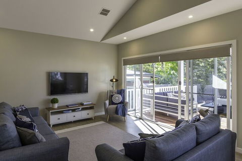 Winter Home - Our Place At Bright - Accommodation Redcliffe 2