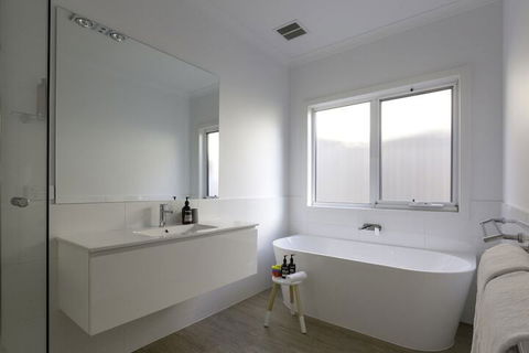 Winter Home - Our Place At Bright - Accommodation Redcliffe 3