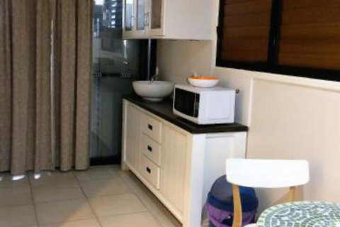 Inner City Granny Flat - Accommodation Redcliffe 2