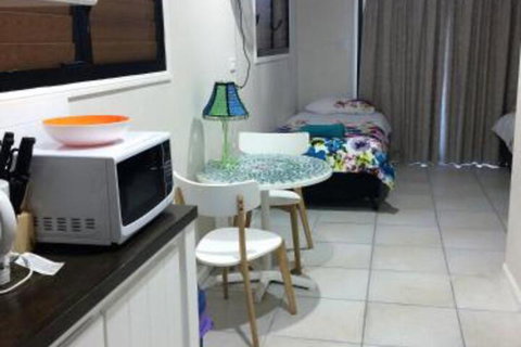 Inner City Granny Flat - Accommodation Redcliffe 0