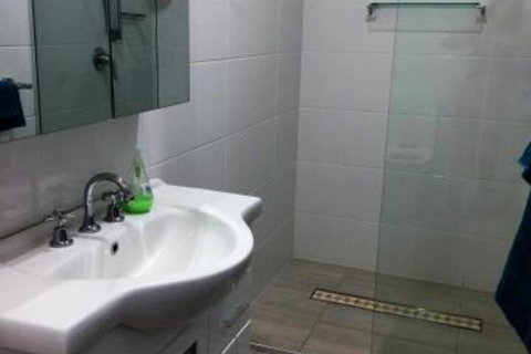 Inner City Granny Flat - Accommodation Redcliffe 3