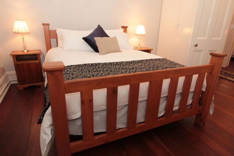 Evelyn House - Accommodation Redcliffe 6