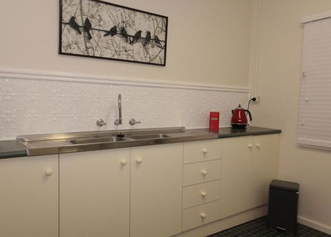 Evelyn House - Accommodation Redcliffe 4