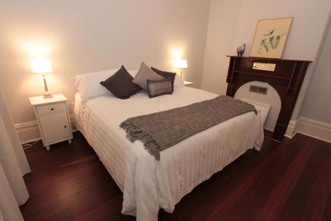 Evelyn House - Accommodation Redcliffe 5