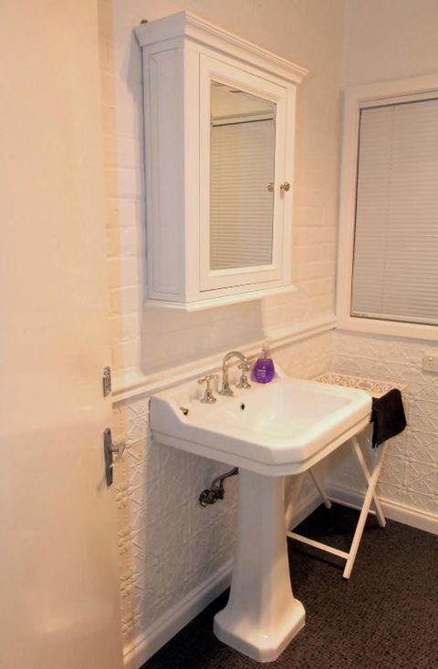 Evelyn House - Accommodation Redcliffe 3