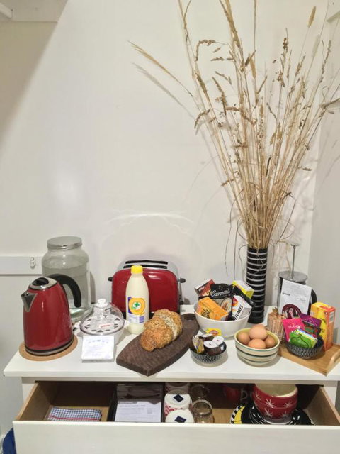 A Suite Spot In The Hills - Accommodation Redcliffe 2