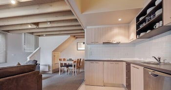 Shiraz - Accommodation Redcliffe 4
