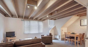 Shiraz - Accommodation Redcliffe 2