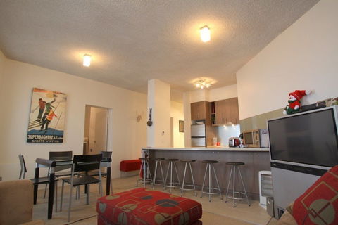 Beehive 18 - Accommodation Redcliffe 1