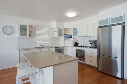 Beachfront Palm Beach Townhouse - Accommodation Redcliffe 2
