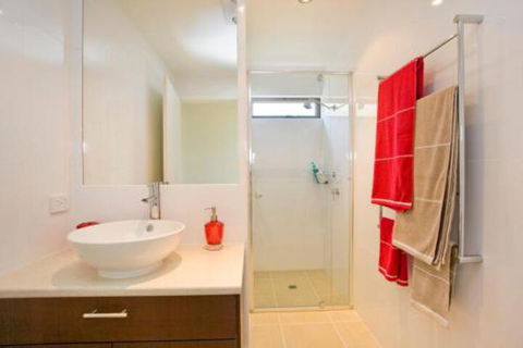 Earth Sea Sky - Accommodation Redcliffe 4