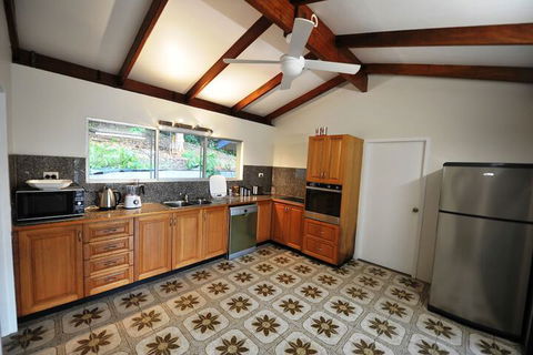 The Sanctuary Retreat - Accommodation Redcliffe 6