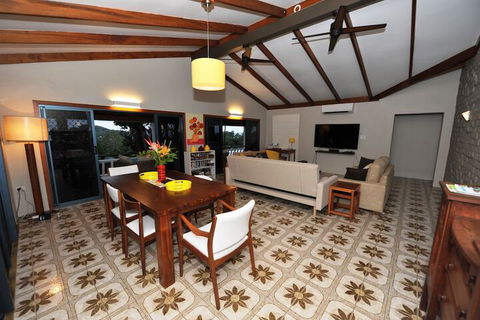 The Sanctuary Retreat - Accommodation Redcliffe 3