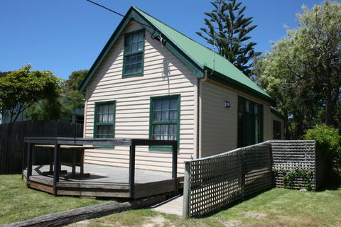 Gaol House Cottages - Accommodation Redcliffe 1
