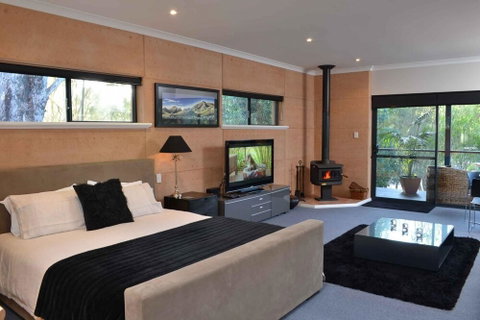 Aroha - Accommodation Redcliffe 4